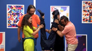 İkilinin yoga yaptığı anlar herkesi güldürdü.