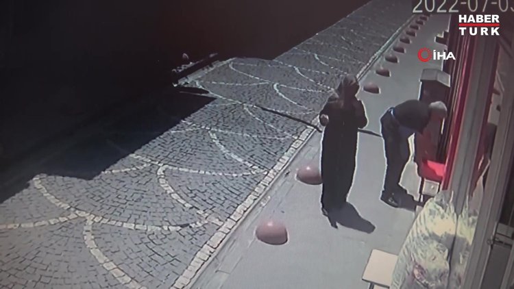 Bıçak bileme kavgası kanlı bitti! Bıçakçıya saldıran bıçakçı vuruldu