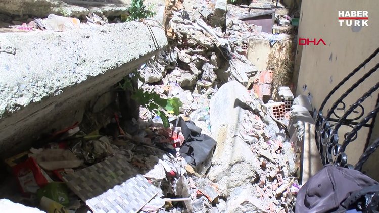 Esenyurt'ta duvar ikinci kez evin balkonuna çöktü