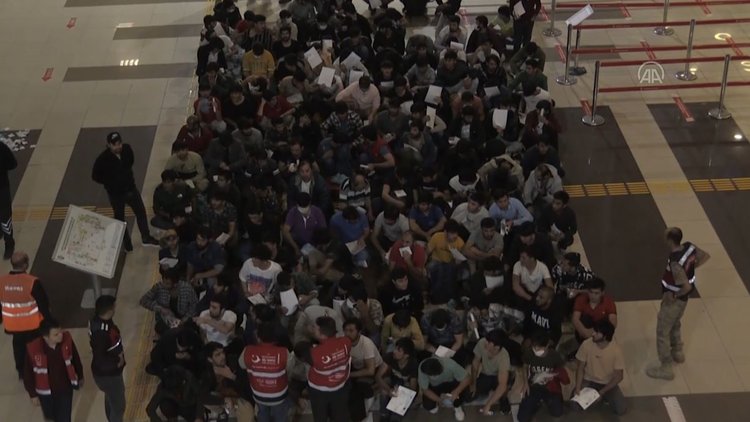 Ağrı'da 273 Afgan göçmen sınır dışı edildi