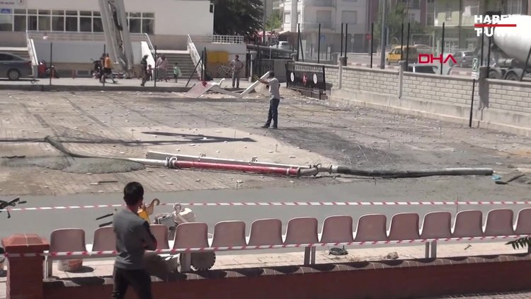 BETON MİKSERİNDEN KOPAN 200 KİLOLUK PARÇA İŞÇİNİN BAŞINA DÜŞTÜ