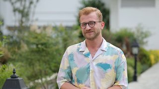 Mutfaktaki malzemelerle sebzeli makarna çorbası, meyhane pilavı, kekikli kremalı tavuk ve tost makinesinde waffle yaptı.