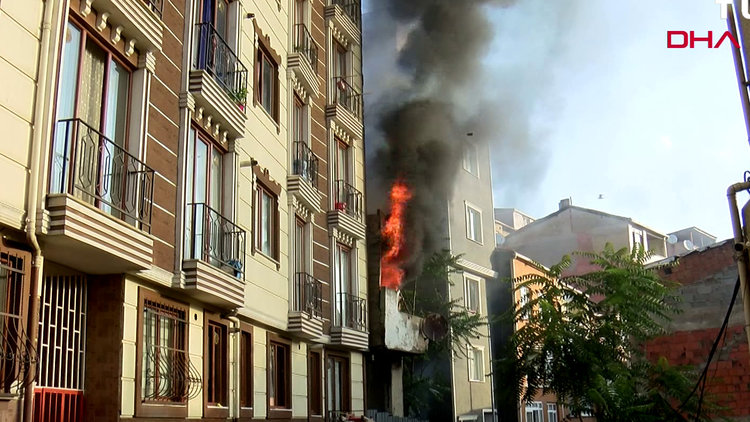 Şişli'de iki katlı bina alev alev yandı
