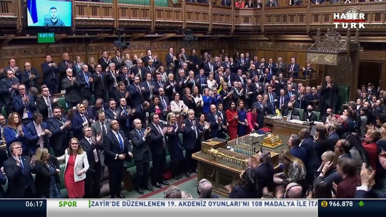 İngiltere'de istifa depremi sürüyor!