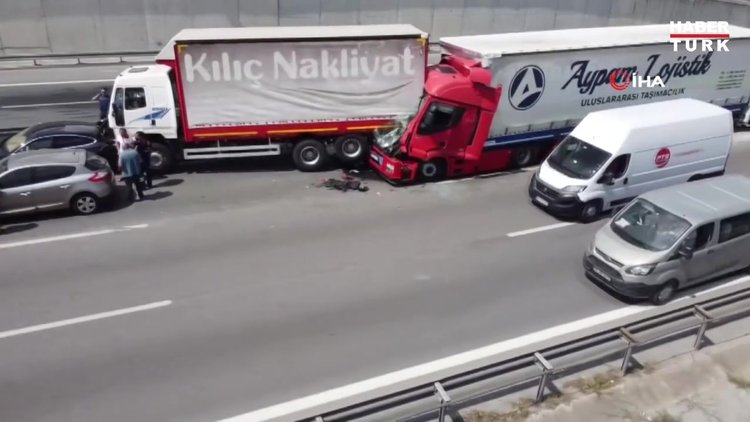 TEM Otoyolu Sultanbeyli mevkiinde 3 tır ile 1 otomobil zincirleme kazaya karıştı
