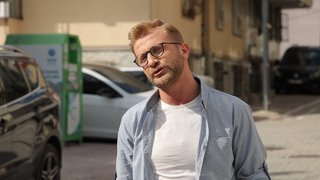 Mutfaktaki malzemelerle babagannuş, ev usulü lahmacun, ev baklavası yaptı.