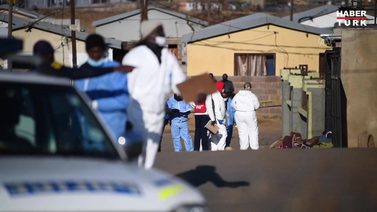 Güney Afrikada eğlence mekanına silahlı saldırıda 14 kişi öldü
