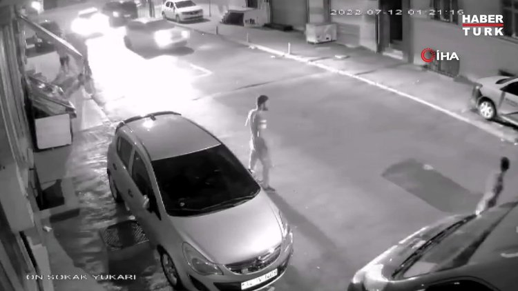 "Yan baktın" diyerek bir gence saldırdılar: O anlar kamerada