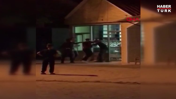 'Küfür etti' diyerek yaşlıyı tekme-tokat dövdü