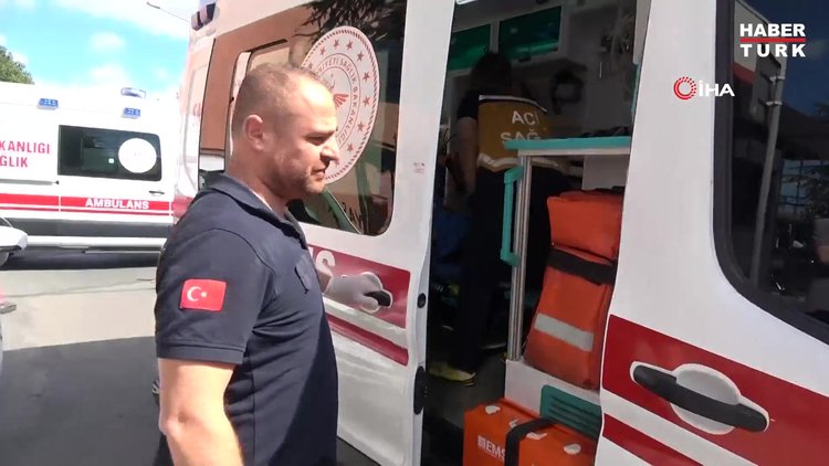 Tuzla'da hatalı dönüş yapan sürücü, otomobile çarptı: 3 yaralı