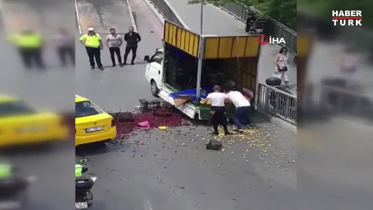Arabası bağlanan seyyar satıcı, polise kızıp meyvelerini yere saçtı