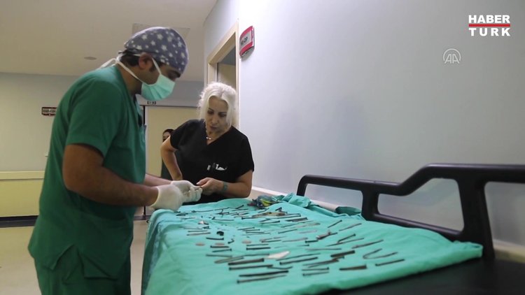 Van'da kadın hastanın midesinden 158 yabancı cisim çıkarıldı