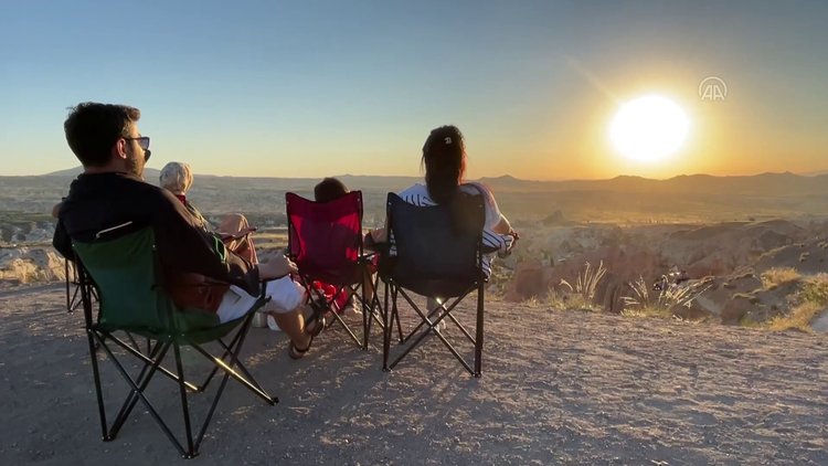 Kapadokya'da turistler hem yerin altını hem üstünü keşfe çıkıyor