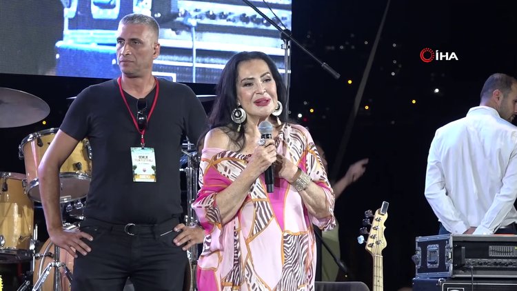Gemlik Film Festivali'nin açılışını Türkan Şoray yaptı