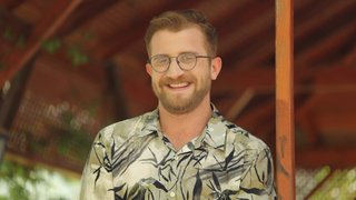 Yeşim Seloğlu'nun evine konuk olundu. Tahsin Şef mutfaktaki malzemelerle yoğurtlu bulgur salatası, Kilis tava ve çilekli galette yaptı. ...