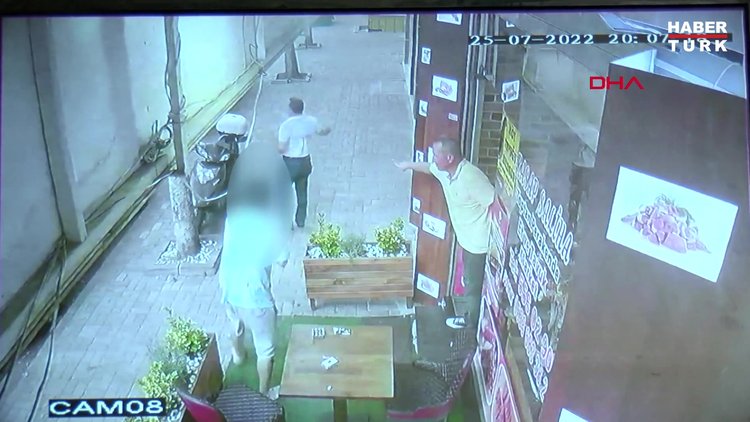 Bahçelievler'de dehşet; Arkadaşının boğazından bıçakladığı Atakan'a ilk yardımı kasap yaptı