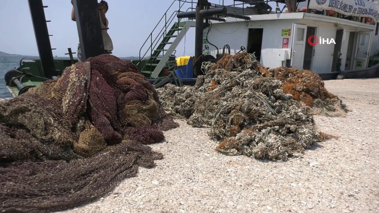 Marmara'dan 2 futbol sahası büyüklüğünde hayalet ağ çıkarıldı