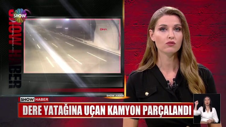 Dere yatağına uçan kamyon parçalandı