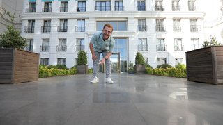 Mutfaktaki malzemelerle yerfıstıklı patlıcan salatası, Kayseri mantısı, tahinli örgü ekmek yaptı.