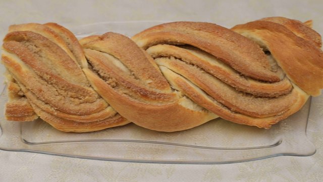 Lezzet zincirlerini kıracak bir tarif: tahinli örgü ekmek!