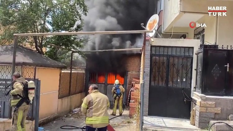Ataşehir'de otomobil yedek parçalarının olduğu garaj alev alev yandı