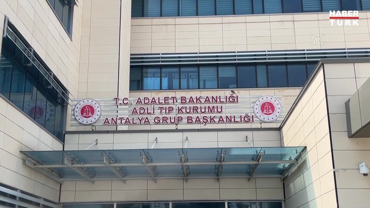 Antalya'da hareket halindeki otomobilden düşen bebek öldü!