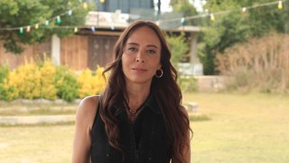 Emekli olduktan sonra doktor tavsiyesiyle yürüyüşe başlayan Metin Bey’in bu yürüyüş sevdasının ailesini nasıl etkilediğini göreceksiniz. ...