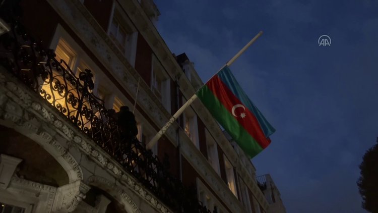 Azerbaycan Londra Büyükelçiliği saldırıya uğradı