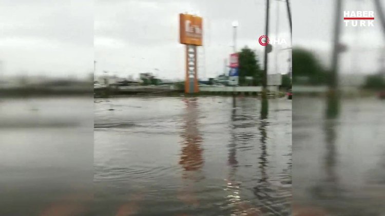 Japonya'da şiddetli yağışlar sürüyor