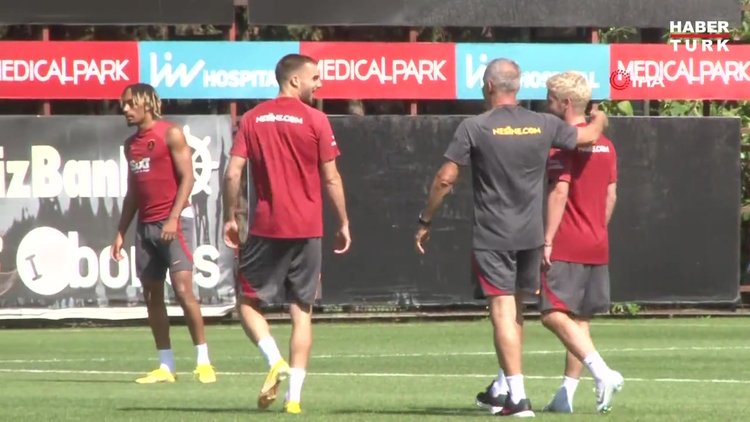 Galatasaray'da Lucas Torreira ile Dries Mertens ilk antrenmanına çıktı