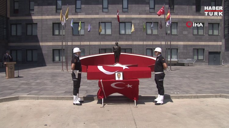 Oğlu tarafından öldürülen polis memuru için emniyette tören düzenlendi