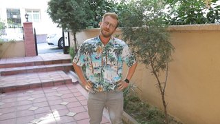 Tahsin Şef, Gözde Yazıcı’nın evine konuk oldu. Mutfaktaki malzemelerle tavuk şinitzel, peynir dolgulu kapya biber ...