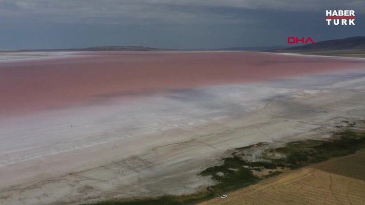 Tuz Gölü pespembe renge döndü