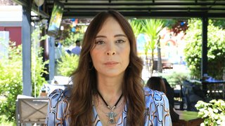 İki kere nişanlanan ancak bozulan Dilek ile Mesut çiftinin trajikomik hikayesi...