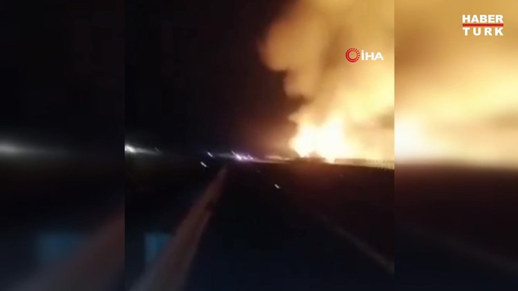 Pakistan'da petrol tankeriyle yolcu otobüsü çarpıştı: 20 ölü