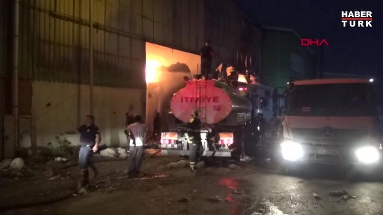 Adana´da plastik atık geri dönüşüm fabrikasında yangın çıktı