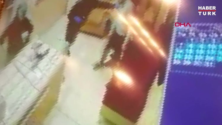 Gaziosmanpaşa'da, kuyumcu soygunu kamerada