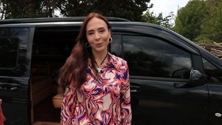 Bir kadının teknoloji ile insanları nasıl kandırdığını izleyeceksiniz. 