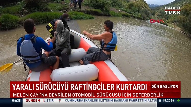 Melen Çayı'na devrilen otomobilin sürücüsünü raftingciler kurtardı