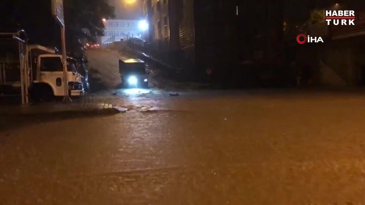 Rize'de şiddetli yağmur etkili oldu: Pazar'da ev ve iş yerlerini su bastı