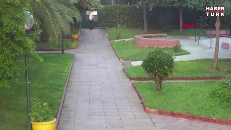 Bakırköy'de ikinci kata tırmanan hırsızlar kamerada