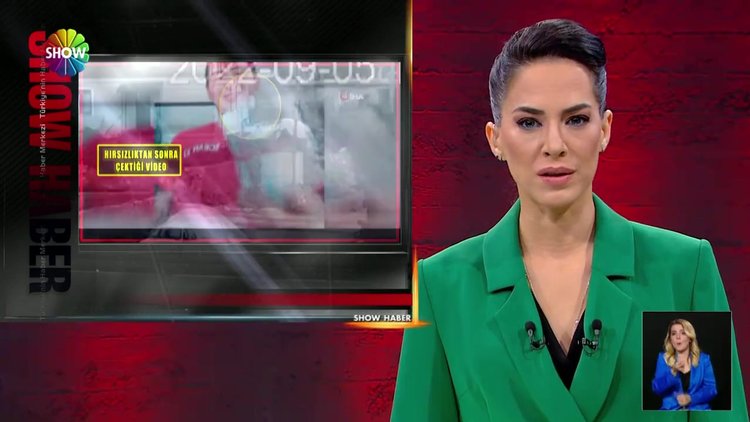 Çaldığı parayla kameraya poz verdi