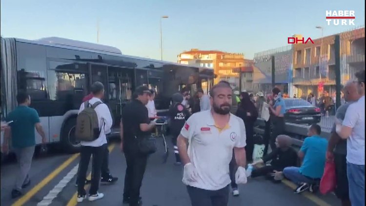 Şükrübey istasyonunda metrobüs kazası