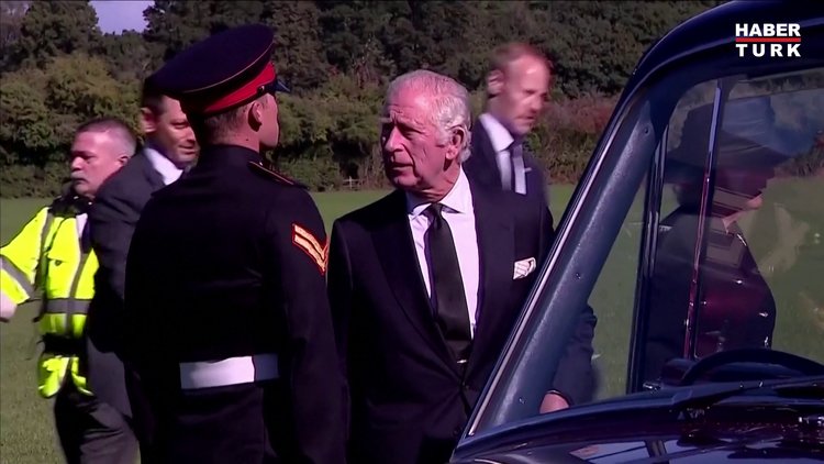 Kral III. Charles'tan Prens Harry kararı: Askeri üniforma giyecek