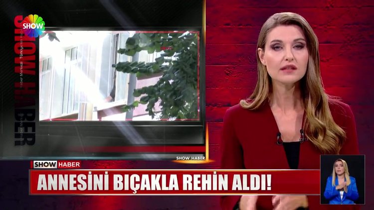 Annesini bıçakla rehin aldı!
