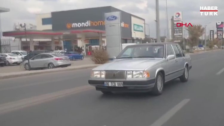 Bahçeli klasik otomobili ile Ankara turu attı