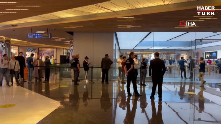 57 bin TL’lik cep telefonunu almak için kuyruğa girdiler