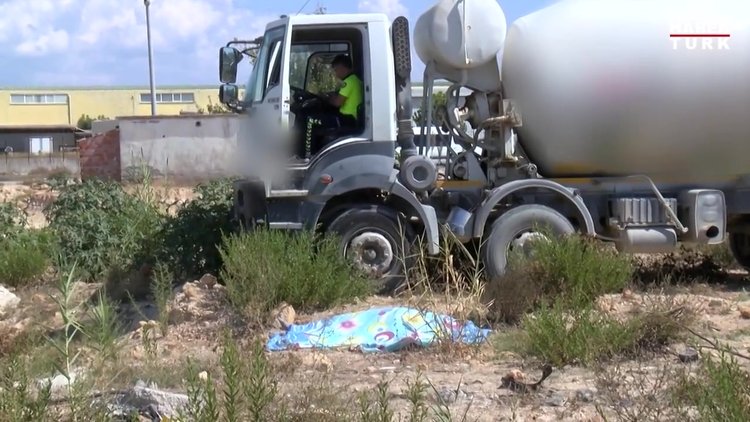 Direksiyonda kalp krizi geçirip 3 araca çarpan beton mikserinin şöförü öldü