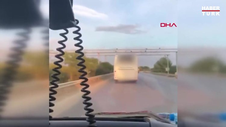 Tur midibüsü şöförü ambulansa yol vermedi; o anlar kamerada