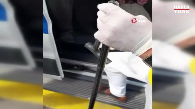 Dilencinin bastonundan çıkan paralar şoke etti